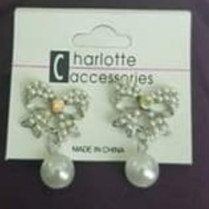 Cute rhinestone and pearl earrings